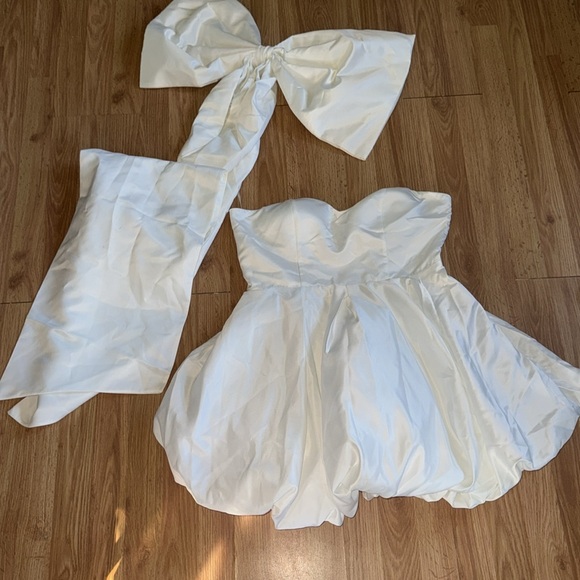 NWT White Strapless Mini Dress With Bow Train Size XL Wedding Bachelorette - Picture 3 of 6